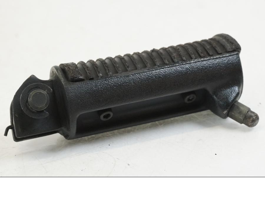 Vänster sida på Fotpinne från en Kawasaki VN 800 -2000 motorcykel.