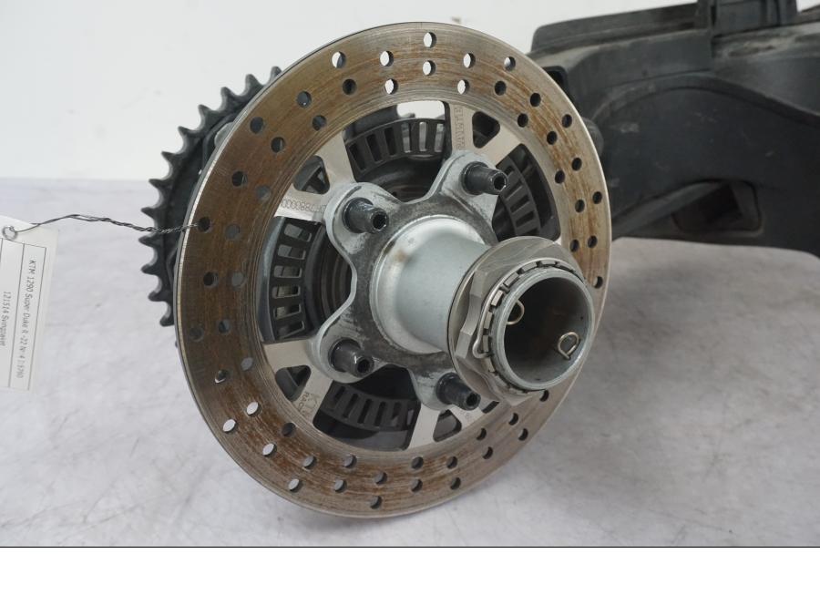 Extrabild4 på Svingpaket från en KTM 1290 Super Duke R -2022 motorcykel.