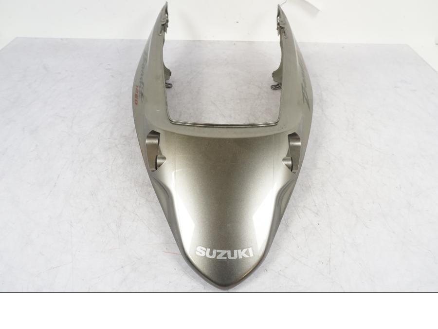 Snett nerifrån på Bakvinge från en Suzuki GSF 1250 -2010 motorcykel.