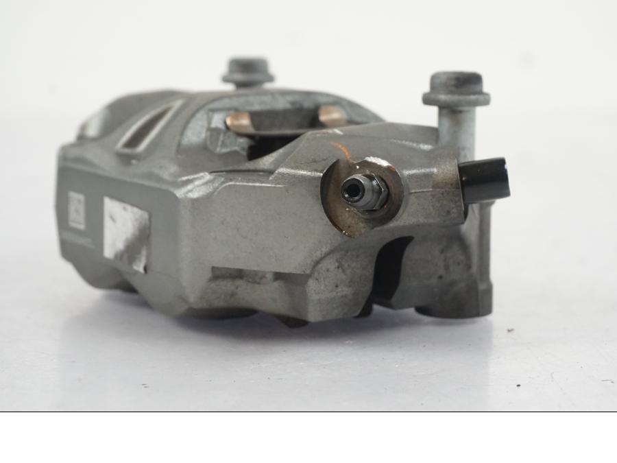 Vänster sida på Bromsok från en KTM 1290 Super Duke R -2022 motorcykel.