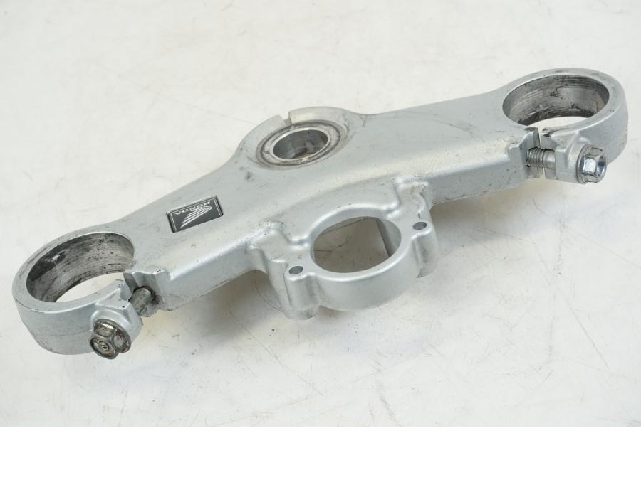 Vänster sida på Gaffelkrona från en Honda VFR 800 -2003 motorcykel.