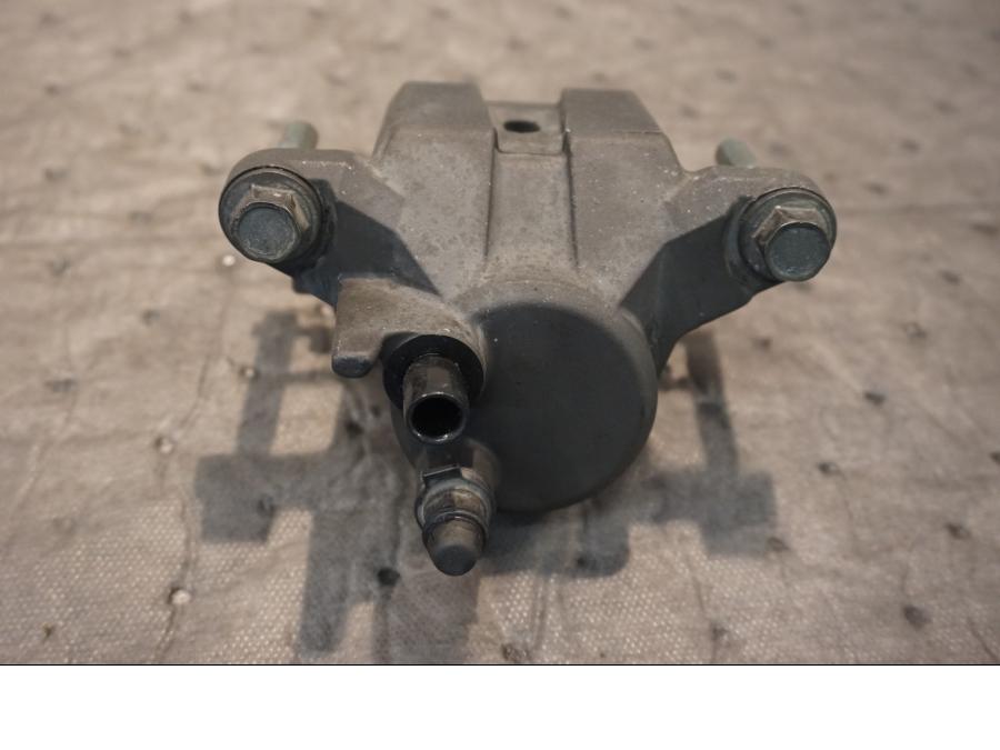 Framsidan på Bromsok från en Yamaha FJR 1300 -2004 motorcykel.