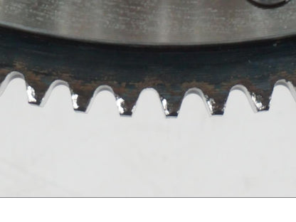 Snett uppifrån på Kopplingskorg från en H-D Softail Standard FXST -2001 motorcykel.