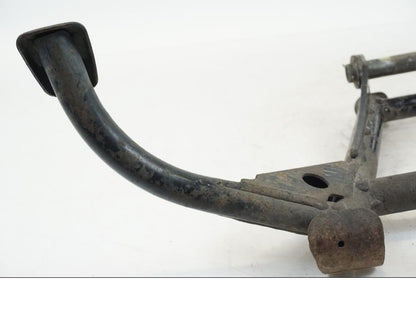 Snett nerifrån på Centralstöd från en Honda ST 1300 -2002 motorcykel.