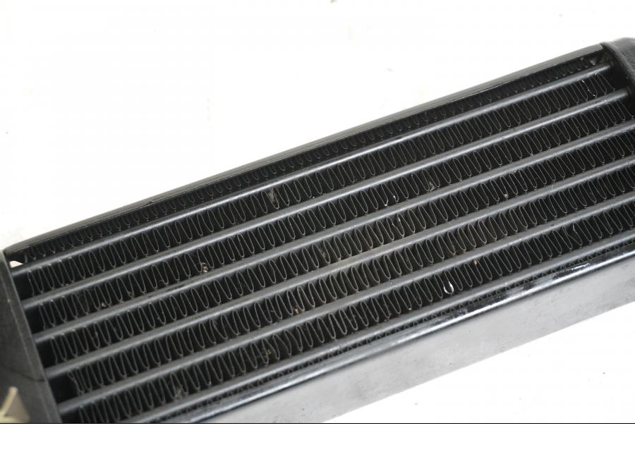 Snett uppifrån på Oljekyl från en BMW K 1200 RS -1998 motorcykel.