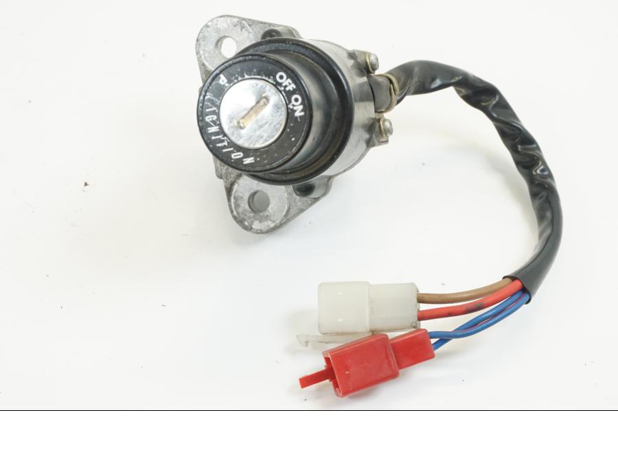 Baksidan på Låssats från en Yamaha XV 750 -1998 motorcykel.