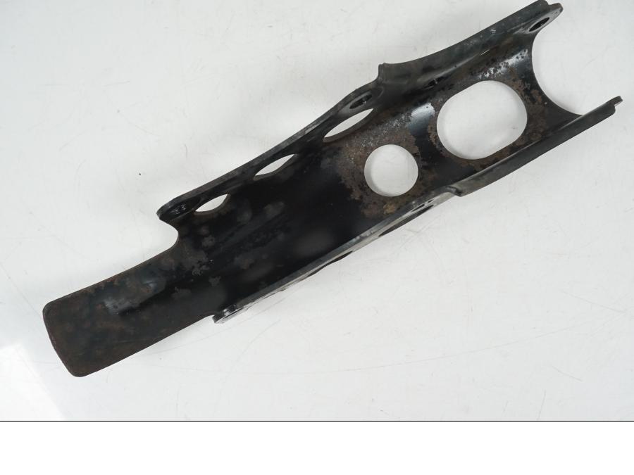 Snett nerifrån på Motorfäste från en Yamaha XT 660 X -2005 motorcykel.