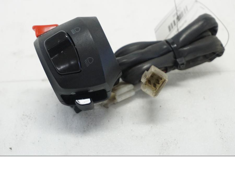 Framsidan på Styrelreglage från en Yamaha YZF-R 125 -2008 motorcykel.