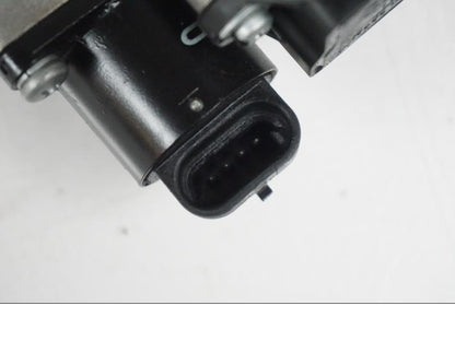 Vänster sida på Spjällhus från en BMW F 650 CS -2002 motorcykel.