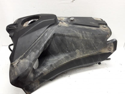 Framsidan på Bensintank från en Husqvarna TE 630 -2011 motorcykel.