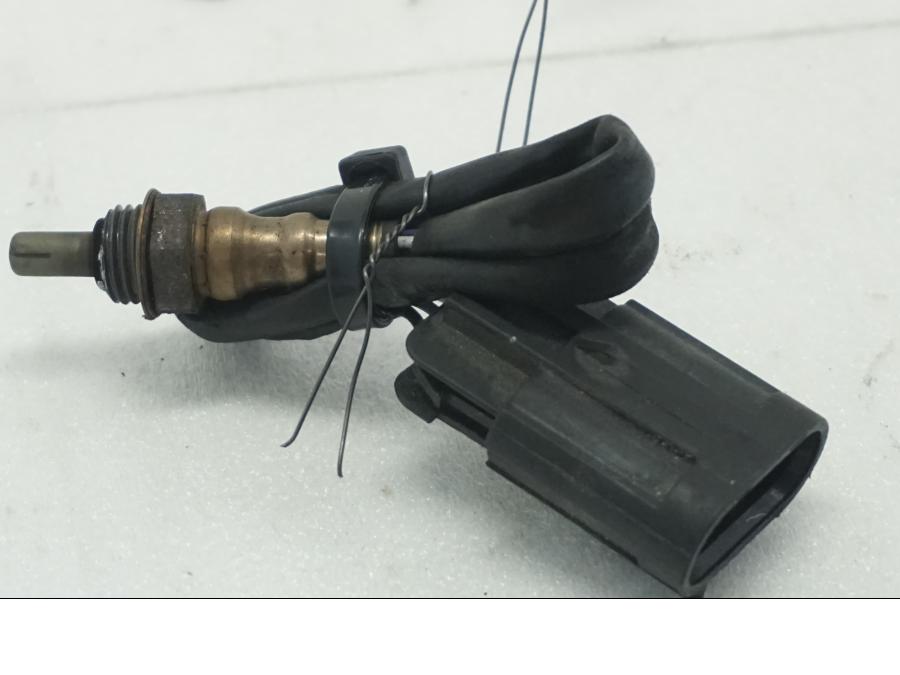 Framsidan på Lambdasond från en MV Agusta Brutale 800 -2014 motorcykel.