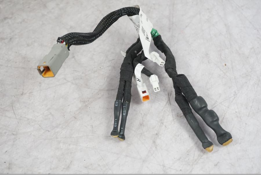 Snett uppifrån på Kablage från en Ducati Multistrada V4 -2024 motorcykel.