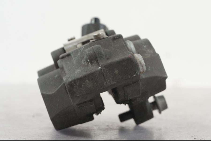 Snett nerifrån på Bromsok från en BMW K 1600 GTL -2015 motorcykel.