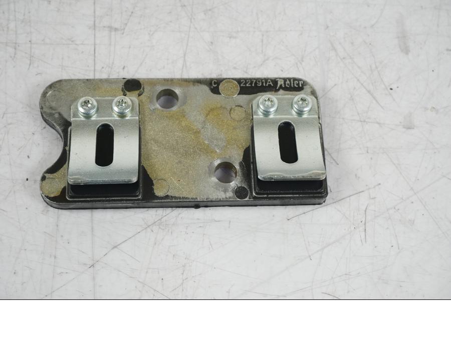 Baksidan på Oljetråg från en BMW R 1250 GS -2023 motorcykel.