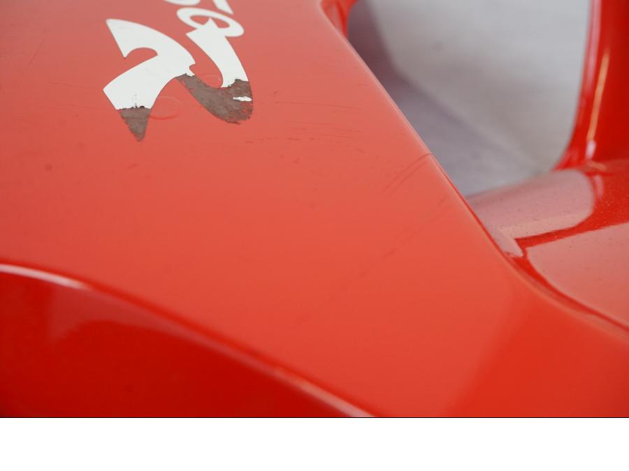 Snett nerifrån på Sidkåpa från en Hyosung GT 650 -2006 motorcykel.