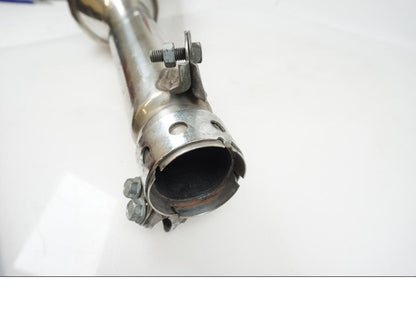 Snett nerifrån på Ljuddämpare från en Honda CBR 1100 XX -2000 motorcykel.