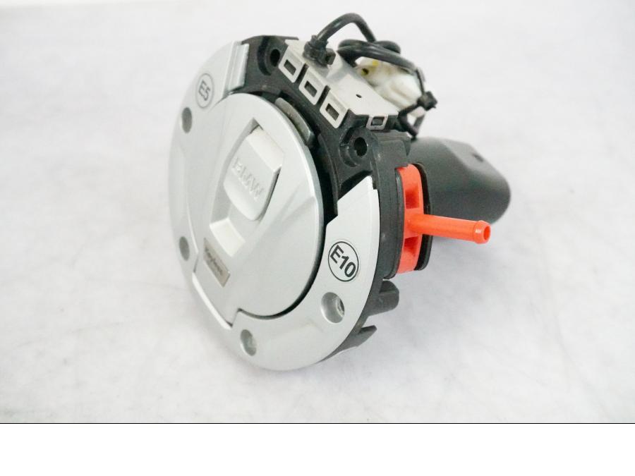 Vänster sida på Tanklock från en BMW R 1250 GSA -2021 motorcykel.