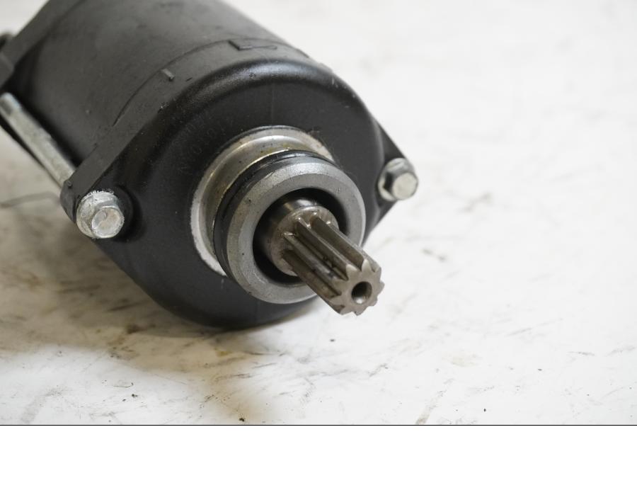 Baksidan på Startmotor från en Yamaha MT-07 -2014 motorcykel.