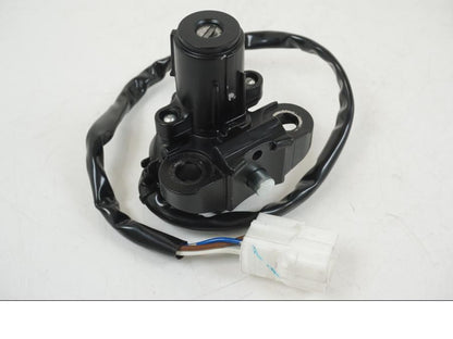 Vänster sida på Låssats från en Kawasaki ER-6F -2016 motorcykel.