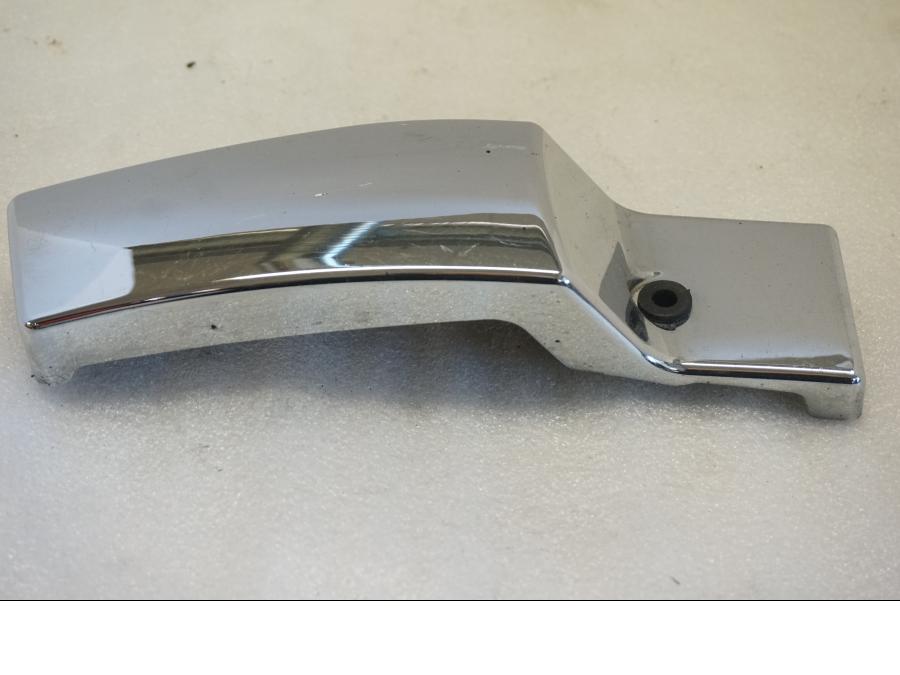 Vänster sida på Ramplast från en Suzuki VL 800 -2004 motorcykel.