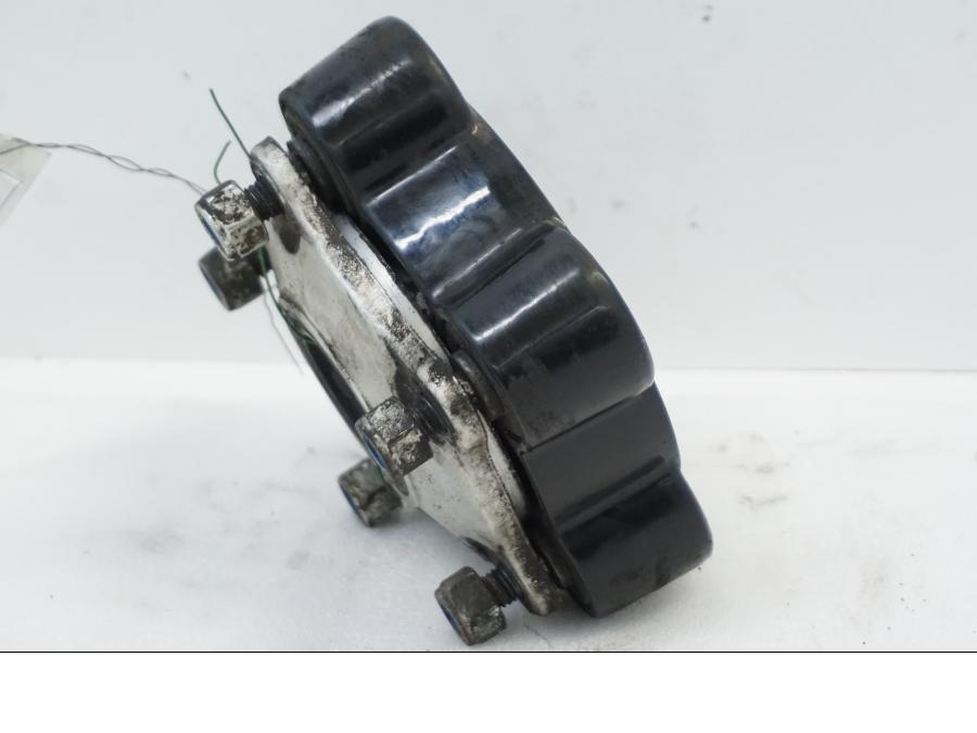 Baksidan på Drevfäste från en Aprilia RSV 1000 -2010 motorcykel.