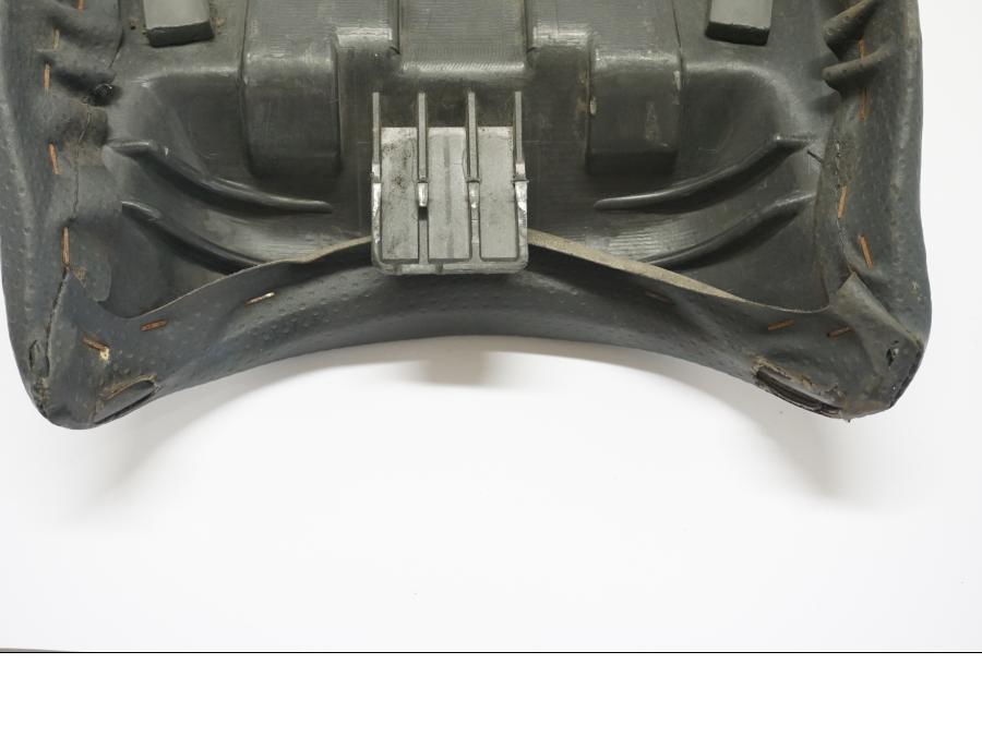 Vänster sida på Sadel från en Honda VTR 1000 F -2005 motorcykel.