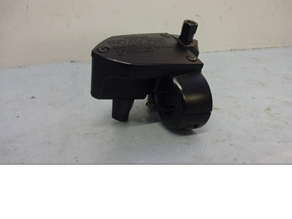 Baksidan på Bromshuvudcylinder från en Victory High-Ball -2016 motorcykel.