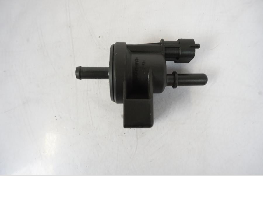 Höger sida på Fuel Evap System från en KTM 790 Duke -2019 motorcykel.