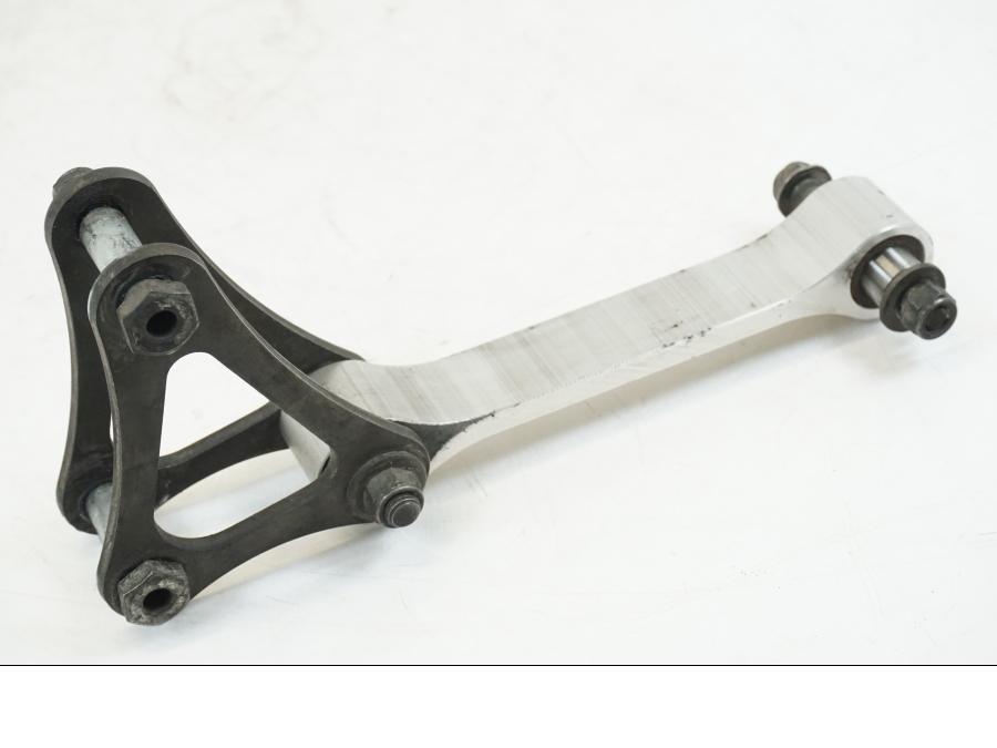 Höger sida på Stötdämparlänkage från en Yamaha YZF R6 -1999 motorcykel.