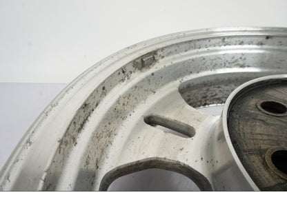 Höger sida på Fälg från en Kawasaki VN 1500 -2003 motorcykel.