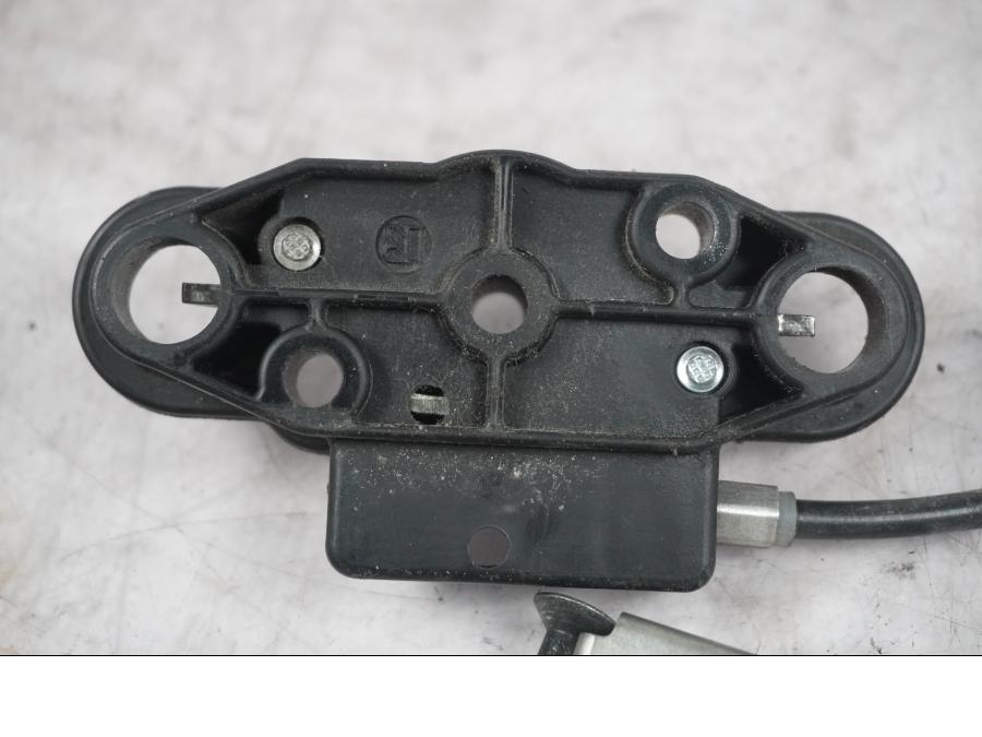 Snett uppifrån på Sadellåsmekanism från en Kawasaki ZX-10R -2008 motorcykel.