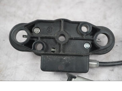 Snett uppifrån på Sadellåsmekanism från en Kawasaki ZX-10R -2008 motorcykel.