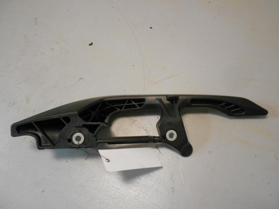 Baksidan på Passagerarhandtag från en Honda NC 750 S -2017 motorcykel.