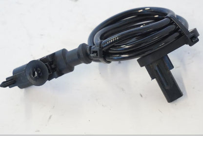 Snett nerifrån på ABS givare från en Kawasaki ER-6N -2012 motorcykel.