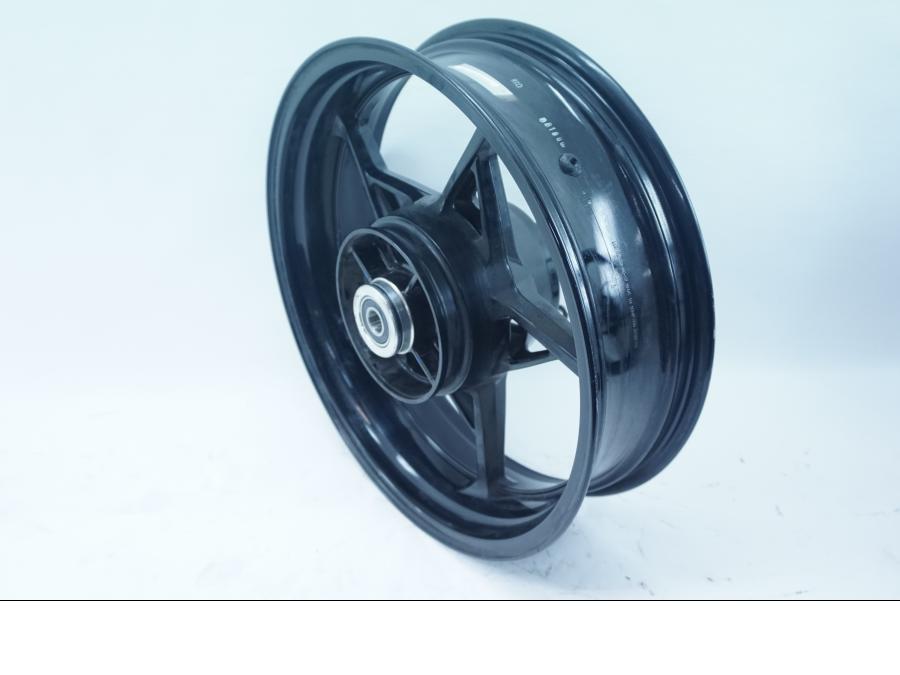 Baksidan på Fälg från en Kawasaki Ninja 650 -2018 motorcykel.