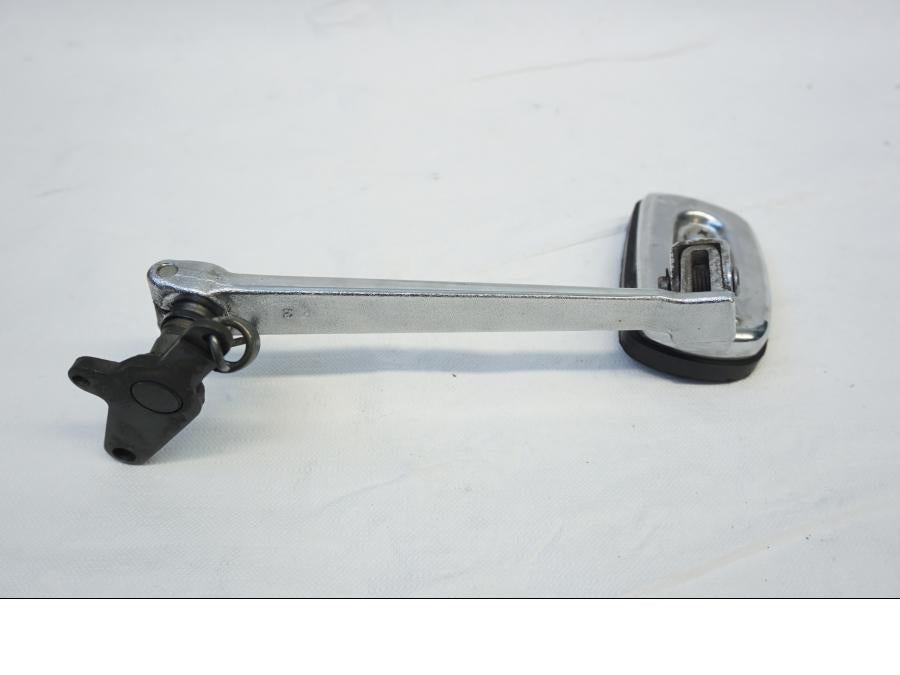 Höger sida på Bromspedal från en Kawasaki VN 900 -2006 motorcykel.