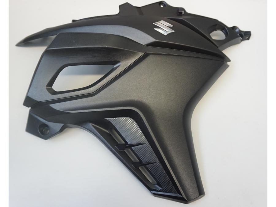 Framsidan på Sidkåpa från en Suzuki DL 650 -2017 motorcykel.