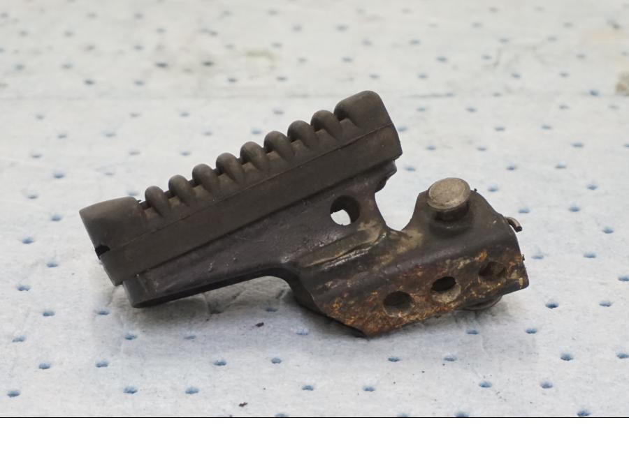 Framsidan på Fotpinne från en BMW F 650 -1998 motorcykel.