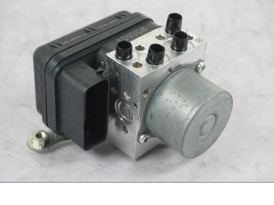 Framsidan på ABS Modulator från en Yamaha MT-09 -2020 motorcykel.