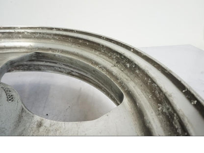 Höger sida på Fälg från en Kawasaki VN 1500 -2003 motorcykel.