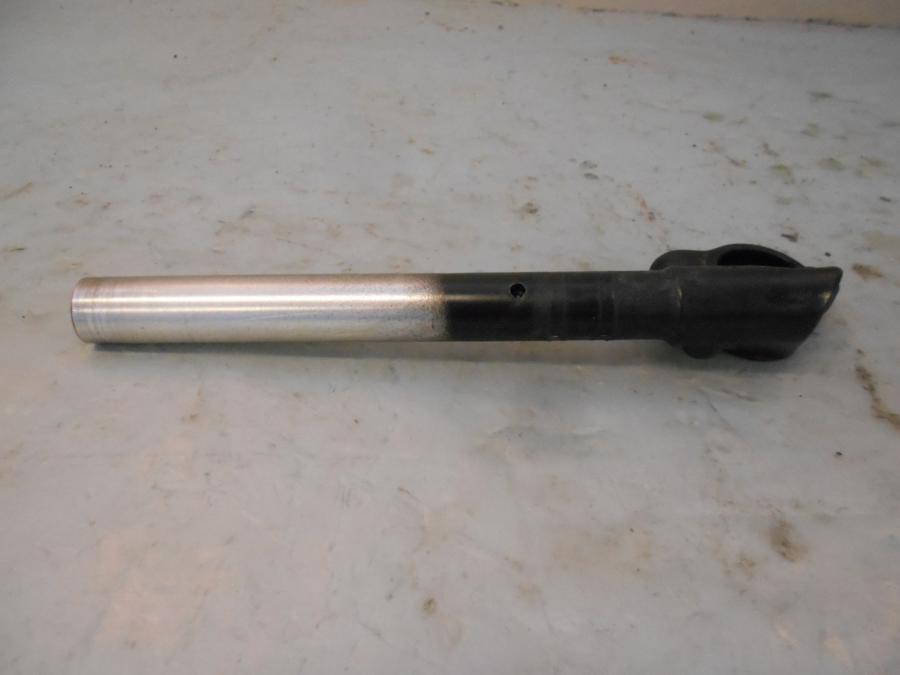 Framsidan på Styre från en Yamaha YZF-R 125 -2012 motorcykel.