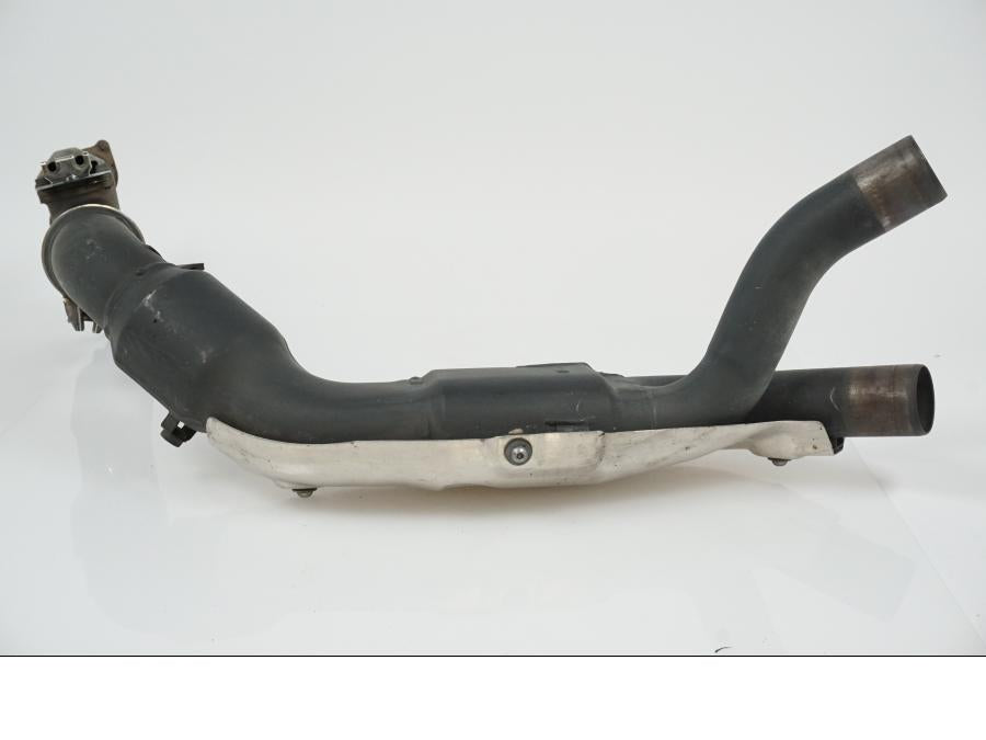 Snett nerifrån på Grenrör från en Yamaha YZF 1000 R1 -2007 motorcykel.