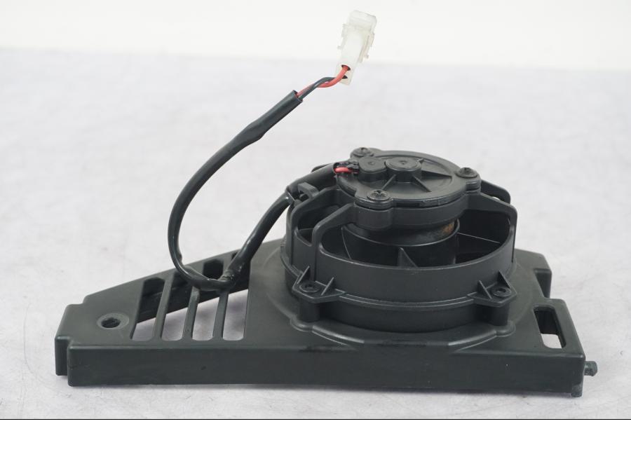 Extrabild1 på Vattenkylfläkt från en KTM 690 Duke -2015 motorcykel.