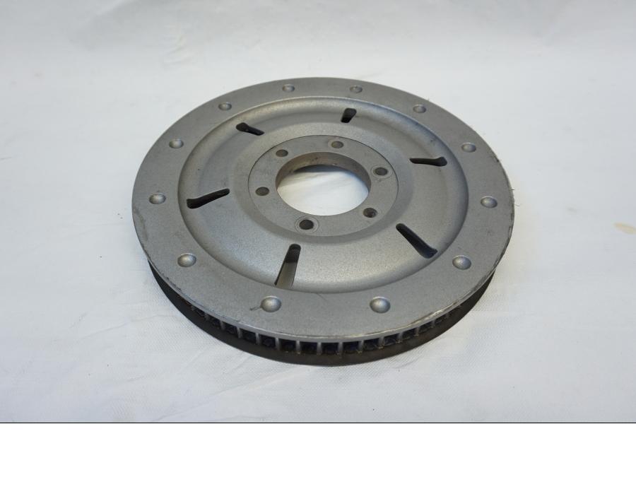 Framsidan på Remhjul från en Kawasaki VN 900 -2006 motorcykel.