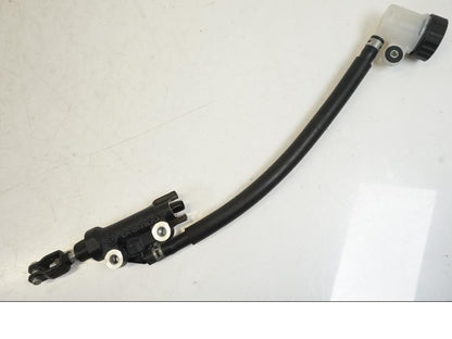 Baksidan på Bromshuvudcylinder från en Yamaha YZF R7 -2022 motorcykel.