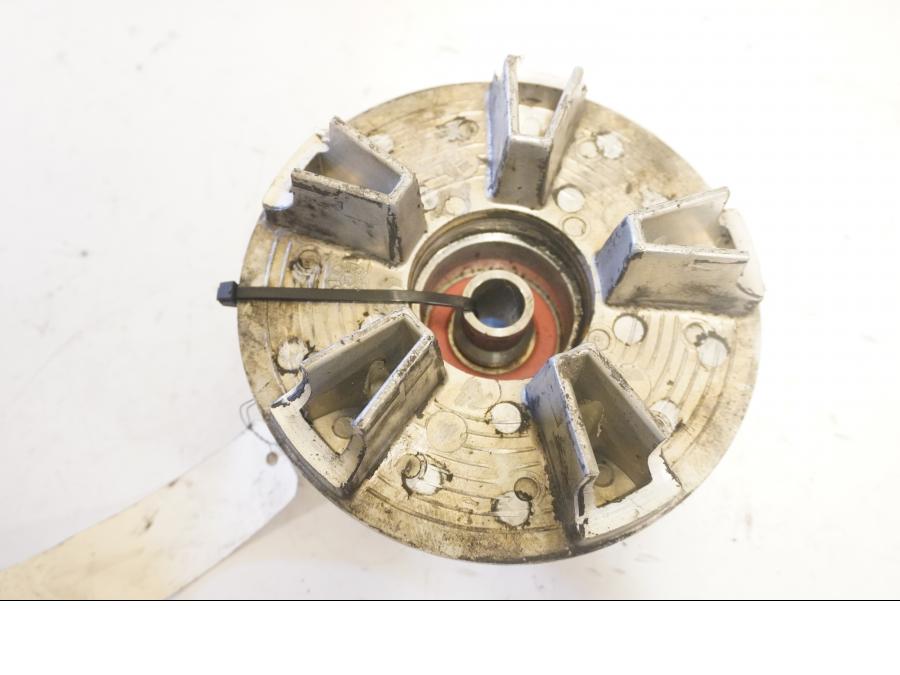 Baksidan på Drevfäste från en Triumph Tiger -2004 motorcykel.