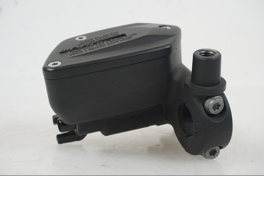 Vänster sida på Bromshuvudcylinder från en BMW F 750 GS -2019 motorcykel.