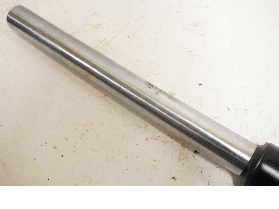 Höger sida på Gaffelben från en Kawasaki ZZR 600 -1991 motorcykel.