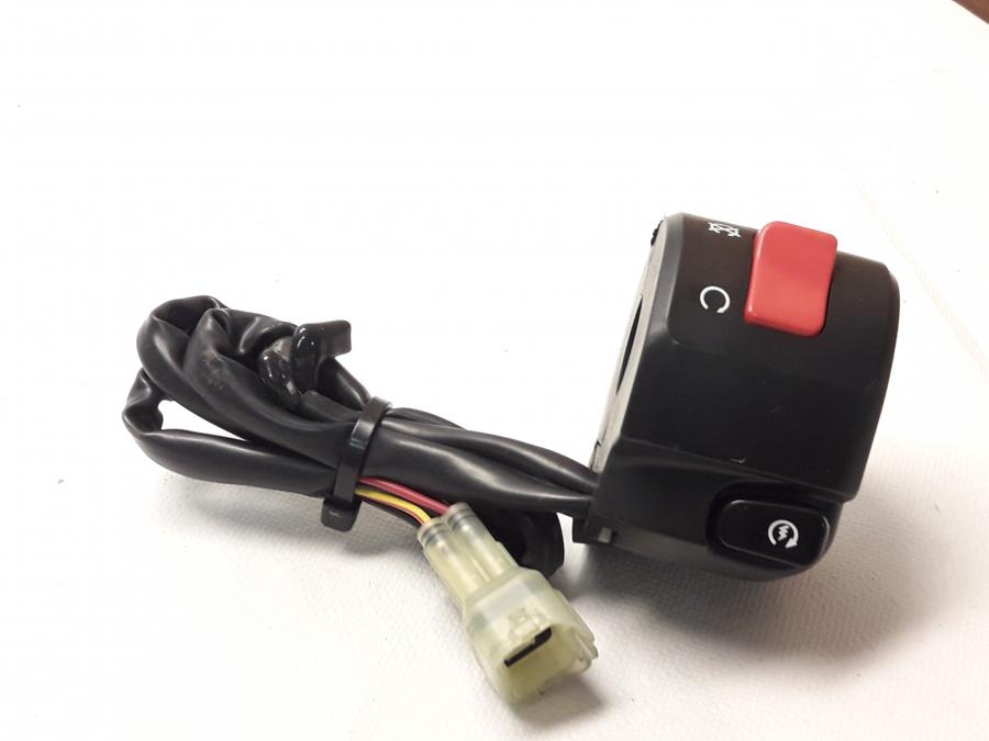 Framsidan på Styrelreglage från en Kawasaki Z 800 -2015 motorcykel.