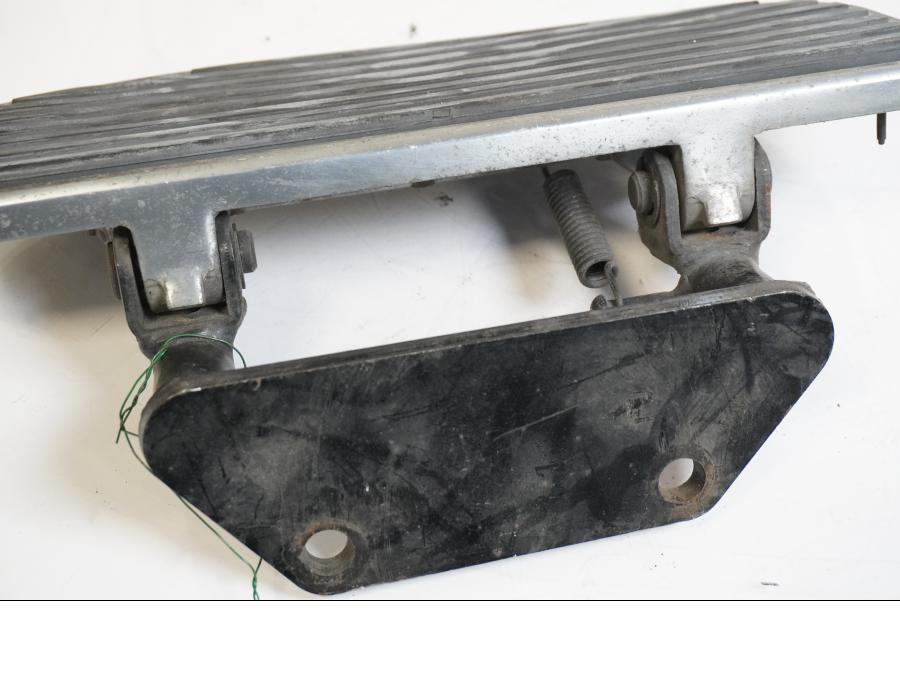 Baksidan på Fotplatta från en Kawasaki VN 1500 -1997 motorcykel.